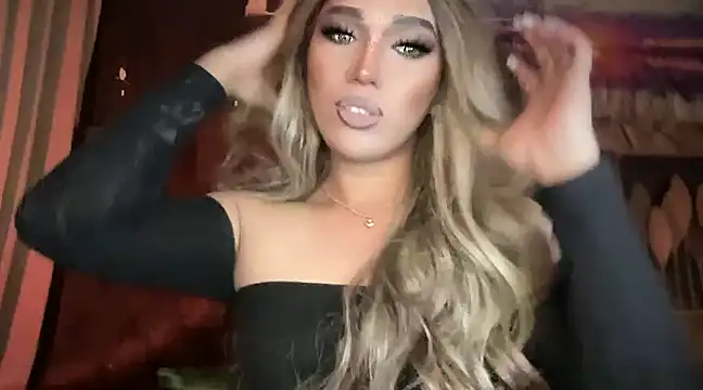 Snapshot of Lo_la_69 chatting on 01-17-25, 05:00 Lo la 69 online show from 01-17-25, 05:00