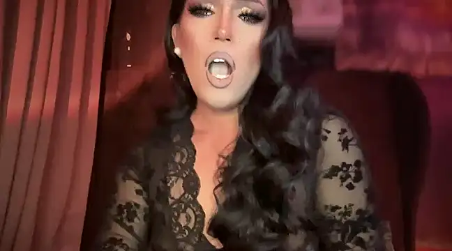 Snapshot of Lo_la_69 chatting on 02-15-25, 06:02 Lo la 69 online show from 02-15-25, 06:02