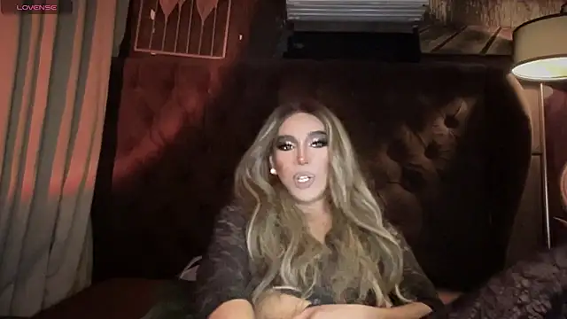 Snapshot of Lo_la_69 chatting on 09-19-25, 06:37 Lo la 69 online show from 09-19-25, 06:37