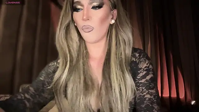 Snapshot of Lo_la_69 chatting on 09-30-25, 04:17 Lo la 69 online show from 09-30-25, 04:17