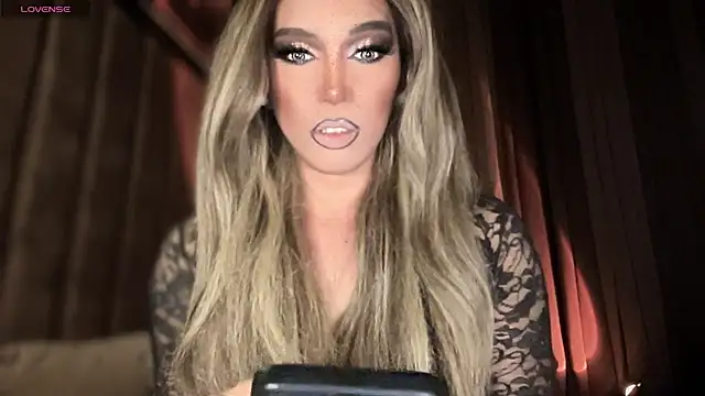 Snapshot of Lo_la_69 chatting on 10-05-25, 06:01 Lo la 69 online show from 10-05-25, 06:01