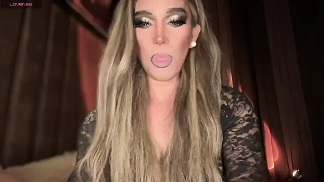 Snapshot of Lo_la_69 chatting on 10-06-25, 05:49 Lo la 69 online show from 10-06-25, 05:49