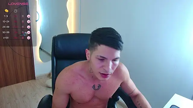 Snapshot of harrisoncuper chatting on 04-06-26, 11:05 harrisoncuper online show from 04-06-26, 11:05