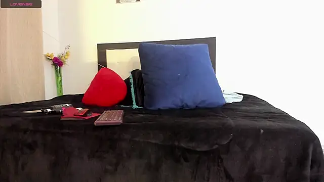 Snapshot of alicia_rouusel chatting on 12-22-24, 04:06 alicia rouusel online show from 12-22-24, 04:06