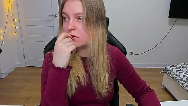 Snapshot of stacy_miracle chatting on 12-14-24, 03:25 stacy miracle online show from 12-14-24, 03:25
