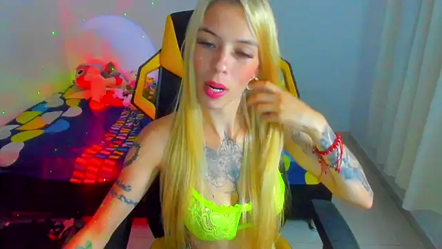 Snapshot of barbiee_05 chatting on 04-16-26, 03:51 barbiee 05 online show from 04-16-26, 03:51