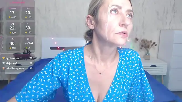 Snapshot of ZoeGrant chatting on 01-01-25, 11:18 ZoeGrant online show from 01-01-25, 11:18