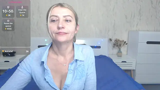 Snapshot of ZoeGrant chatting on 02-13-25, 10:54 ZoeGrant online show from 02-13-25, 10:54