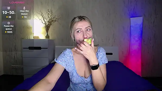 Snapshot of ZoeGrant chatting on 03-04-25, 01:34 ZoeGrant online show from 03-04-25, 01:34