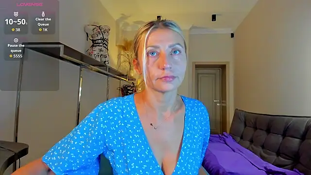 Snapshot of ZoeGrant chatting on 09-15-25, 07:47 ZoeGrant online show from 09-15-25, 07:47