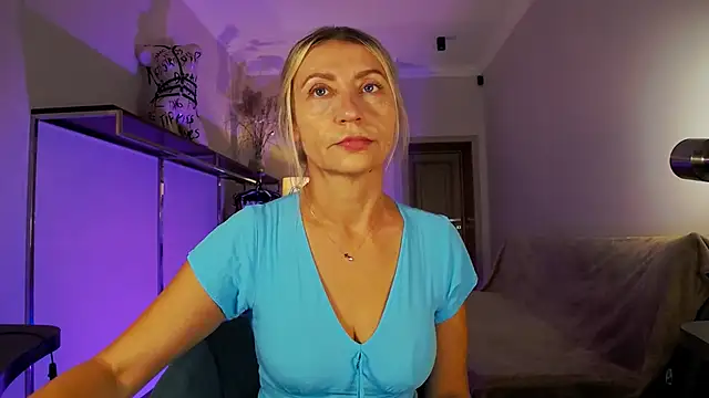 Snapshot of ZoeGrant chatting on 10-13-25, 05:35 ZoeGrant online show from 10-13-25, 05:35