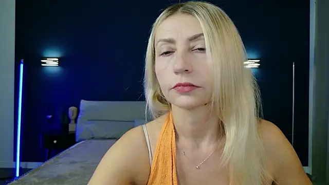 Snapshot of ZoeGrant chatting on 10-16-25, 07:59 ZoeGrant online show from 10-16-25, 07:59