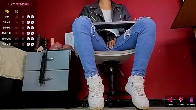 TomLover 12 online show from 10-29-25, 01:52