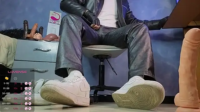 TomLover 12 online show from 02-26-26, 05:23