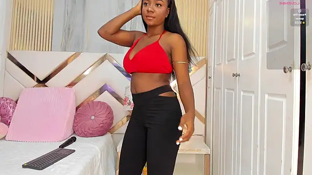 Snapshot of GianinaLewis chatting on 04-17-26, 01:58 GianinaLewis online show from 04-17-26, 01:58