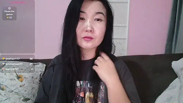 Snapshot of Bet_Lu chatting on 11-17-25, 08:20 Bet Lu online show from 11-17-25, 08:20