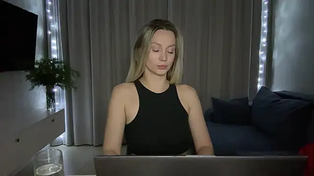 Alice Wonders online show from 12-14-24, 07:46