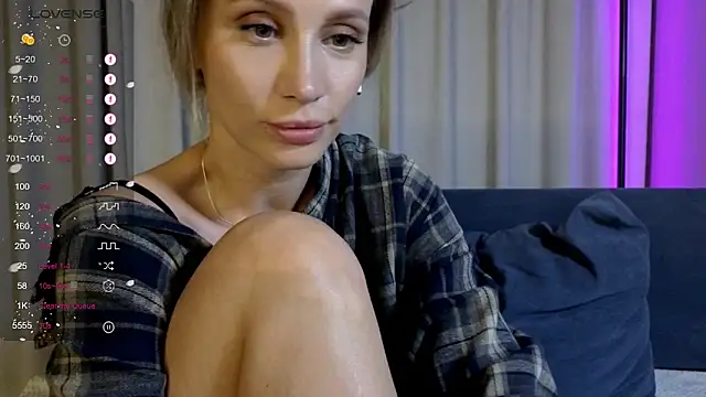 Snapshot of Alice_Wonders chatting on 06-28-26, 08:15 Alice Wonders online show from 06-28-26, 08:15