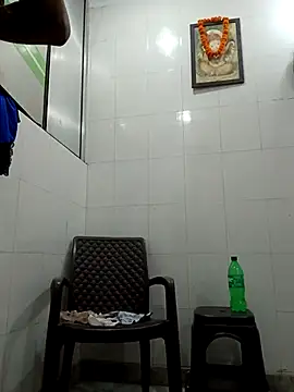 Snapshot of Manmohini123 chatting on 09-18-25, 05:42 Manmohini123 online show from 09-18-25, 05:42