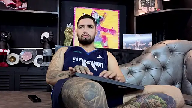 Snapshot of matteosantos chatting on 09-21-25, 11:45 matteosantos online show from 09-21-25, 11:45