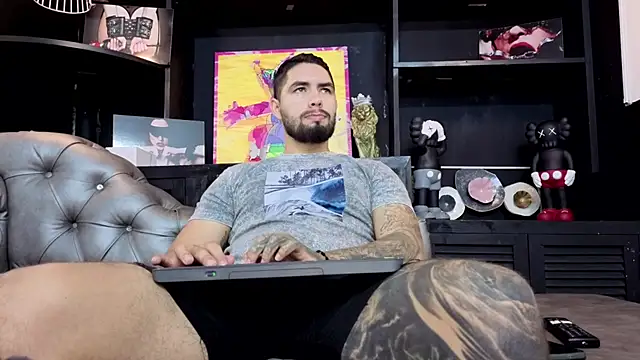 Snapshot of matteosantos chatting on 09-25-25, 11:47 matteosantos online show from 09-25-25, 11:47