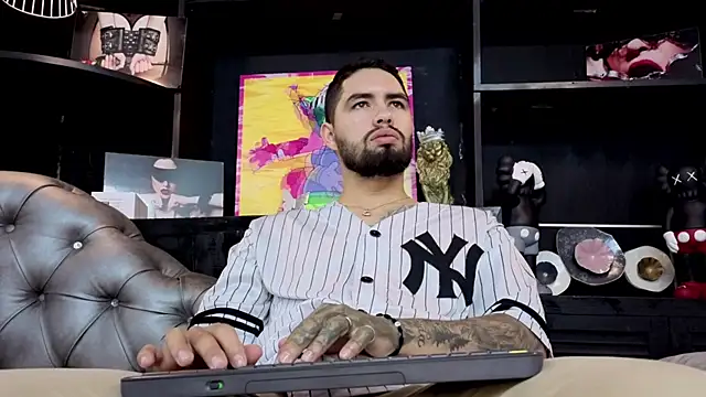 Snapshot of matteosantos chatting on 09-27-25, 11:37 matteosantos online show from 09-27-25, 11:37