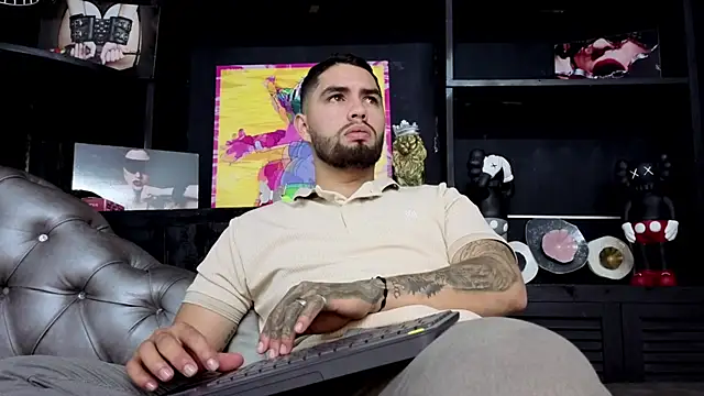 Snapshot of matteosantos chatting on 09-28-25, 03:45 matteosantos online show from 09-28-25, 03:45