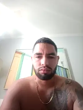 Snapshot of matteosantos chatting on 10-02-25, 01:29 matteosantos online show from 10-02-25, 01:29