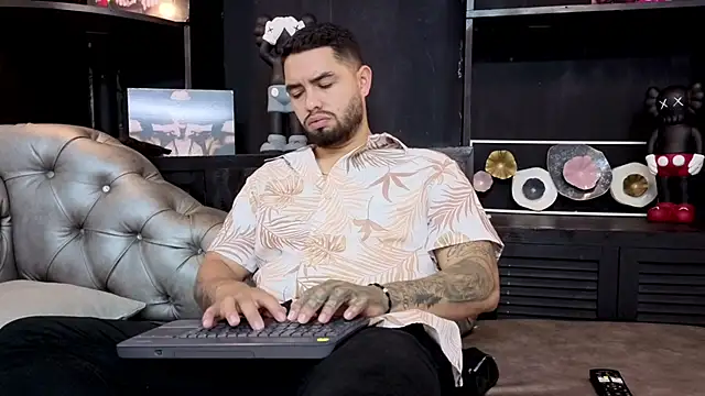 Snapshot of matteosantos chatting on 10-04-25, 11:52 matteosantos online show from 10-04-25, 11:52