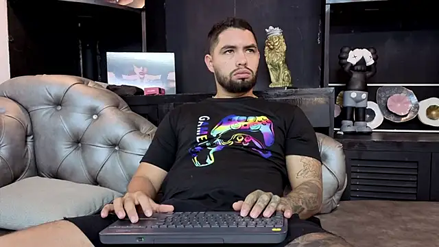 Snapshot of matteosantos chatting on 10-05-25, 11:30 matteosantos online show from 10-05-25, 11:30