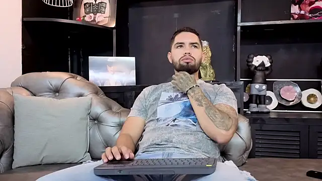 Snapshot of matteosantos chatting on 10-07-25, 11:51 matteosantos online show from 10-07-25, 11:51