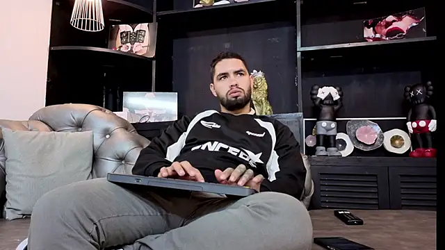 Snapshot of matteosantos chatting on 10-09-25, 11:30 matteosantos online show from 10-09-25, 11:30