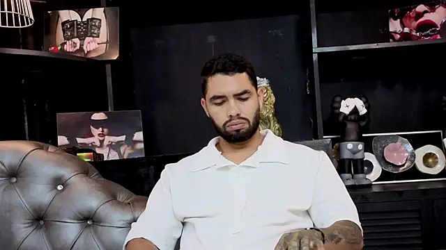 Snapshot of matteosantos chatting on 10-13-25, 11:43 matteosantos online show from 10-13-25, 11:43