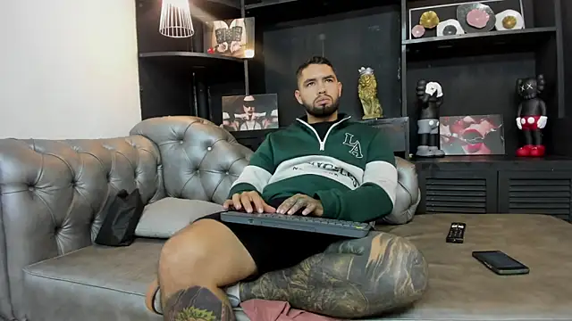 Snapshot of matteosantos chatting on 10-19-25, 11:00 matteosantos online show from 10-19-25, 11:00