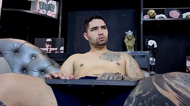 Snapshot of matteosantos chatting on 10-26-25, 11:38 matteosantos online show from 10-26-25, 11:38