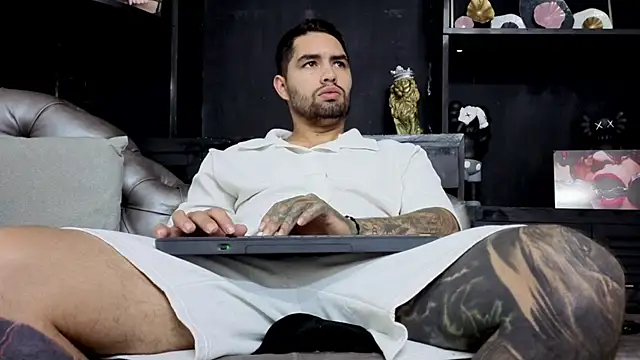 Snapshot of matteosantos chatting on 11-02-25, 11:34 matteosantos online show from 11-02-25, 11:34