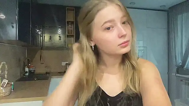 CharmingSarah online show from 09-10-25, 03:12