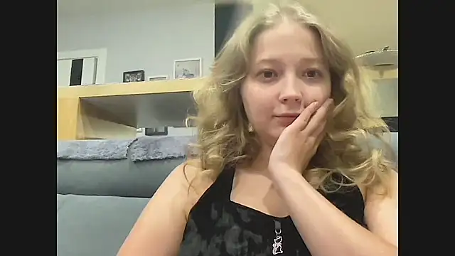 CharmingSarah online show from 09-25-25, 04:32