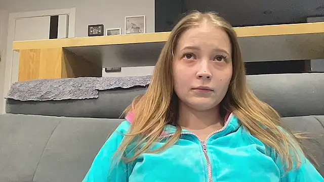 CharmingSarah online show from 04-25-26, 03:53