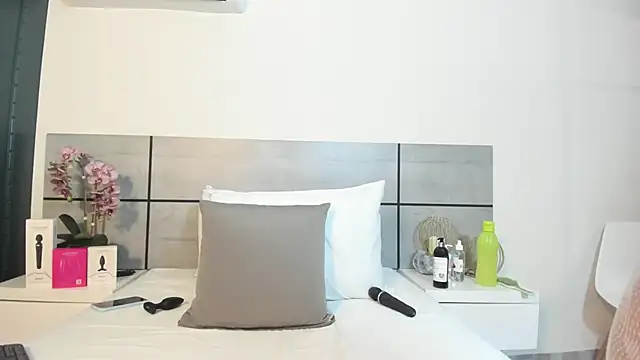 EmmaSmith2 online show from 03-19-26, 02:26