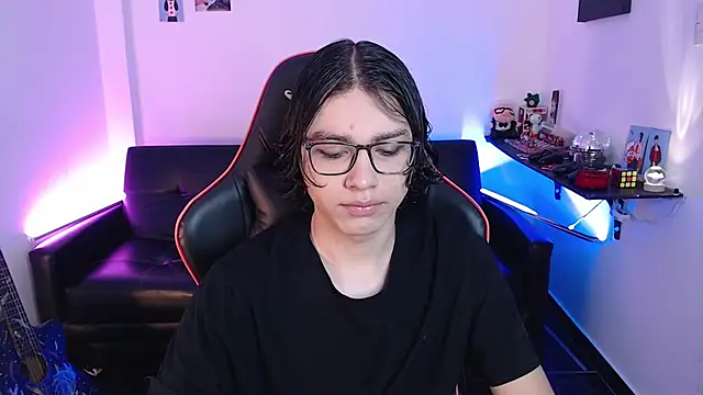 malik harrison   online show from 12-23-24, 02:50