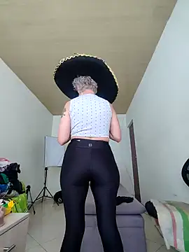 Snapshot of sexymarilyncolombia chatting on 01-16-25, 01:04 sexymarilyncolombia online show from 01-16-25, 01:04