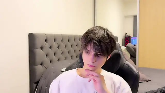 Snapshot of SasukeUhchiaa chatting on 01-02-25, 01:27 SasukeUhchiaa online show from 01-02-25, 01:27