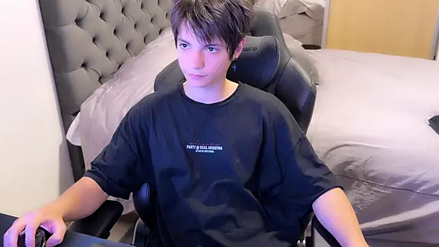 Snapshot of SasukeUhchiaa chatting on 02-20-25, 01:25 SasukeUhchiaa online show from 02-20-25, 01:25