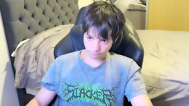 Snapshot of SasukeUhchiaa chatting on 02-26-25, 01:08 SasukeUhchiaa online show from 02-26-25, 01:08