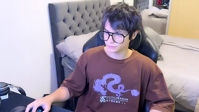 Snapshot of SasukeUhchiaa chatting on 03-11-25, 12:33 SasukeUhchiaa online show from 03-11-25, 12:33