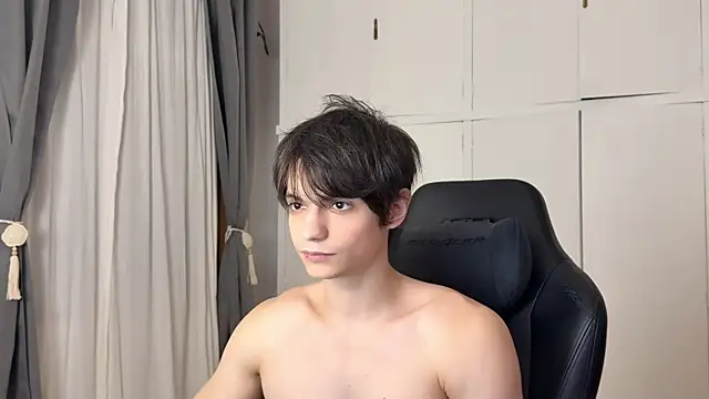 SasukeUhchiaa online show from 03-30-26, 10:44