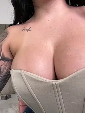 Snapshot of ALISSON_FOXXX1 chatting on 02-13-26, 10:50 ALISSON FOXXX1 online show from 02-13-26, 10:50