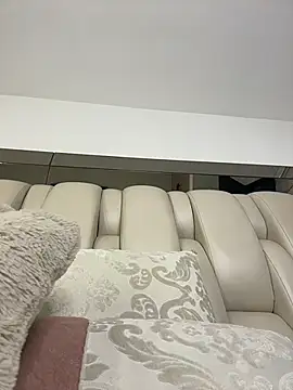 Snapshot of ALISSON_FOXXX1 chatting on 02-14-26, 11:01 ALISSON FOXXX1 online show from 02-14-26, 11:01