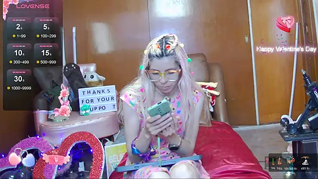 Skinygirl online show from 12-10-24, 10:37